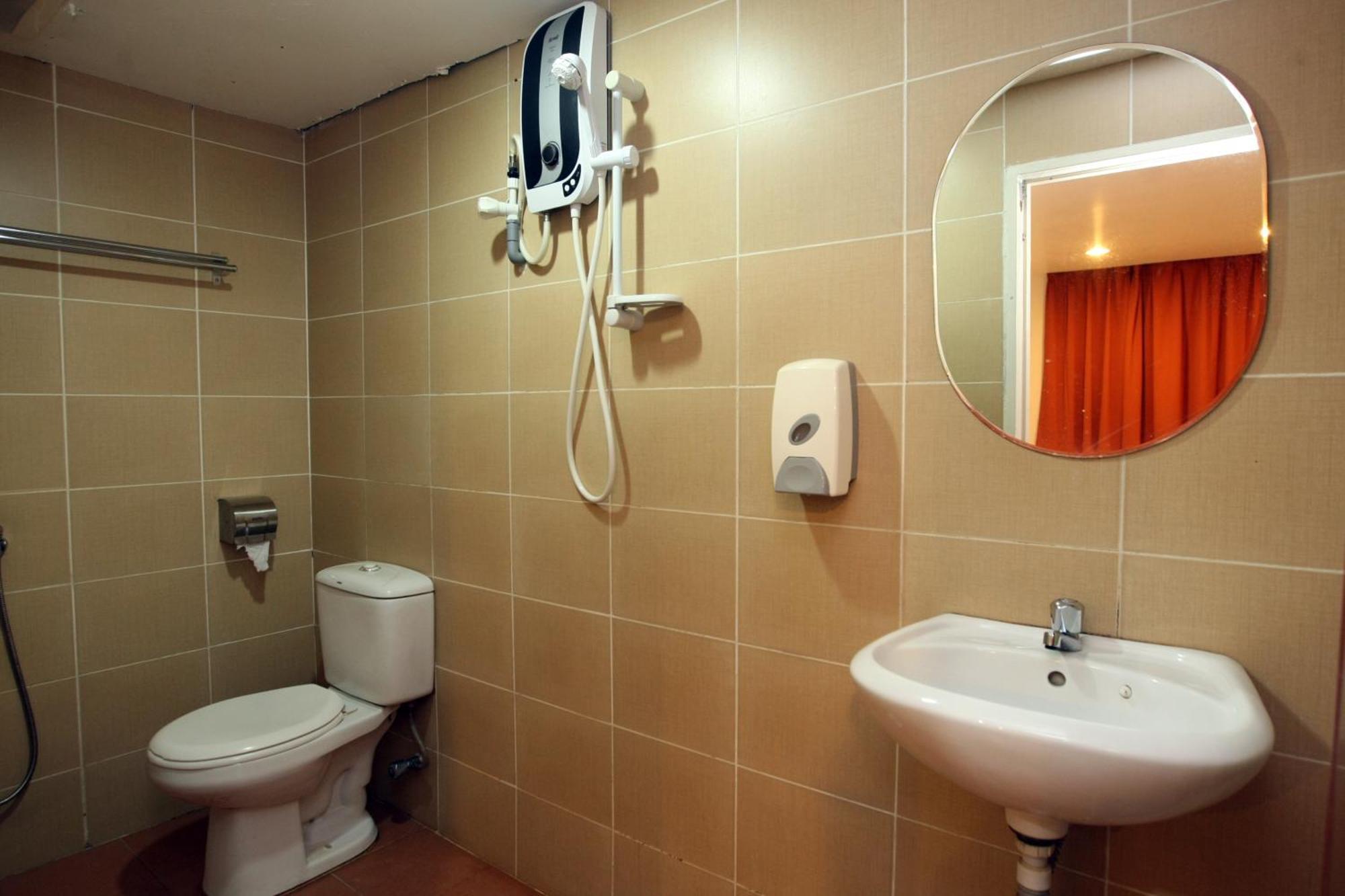 Uptown Hotel Каджанг Стая снимка