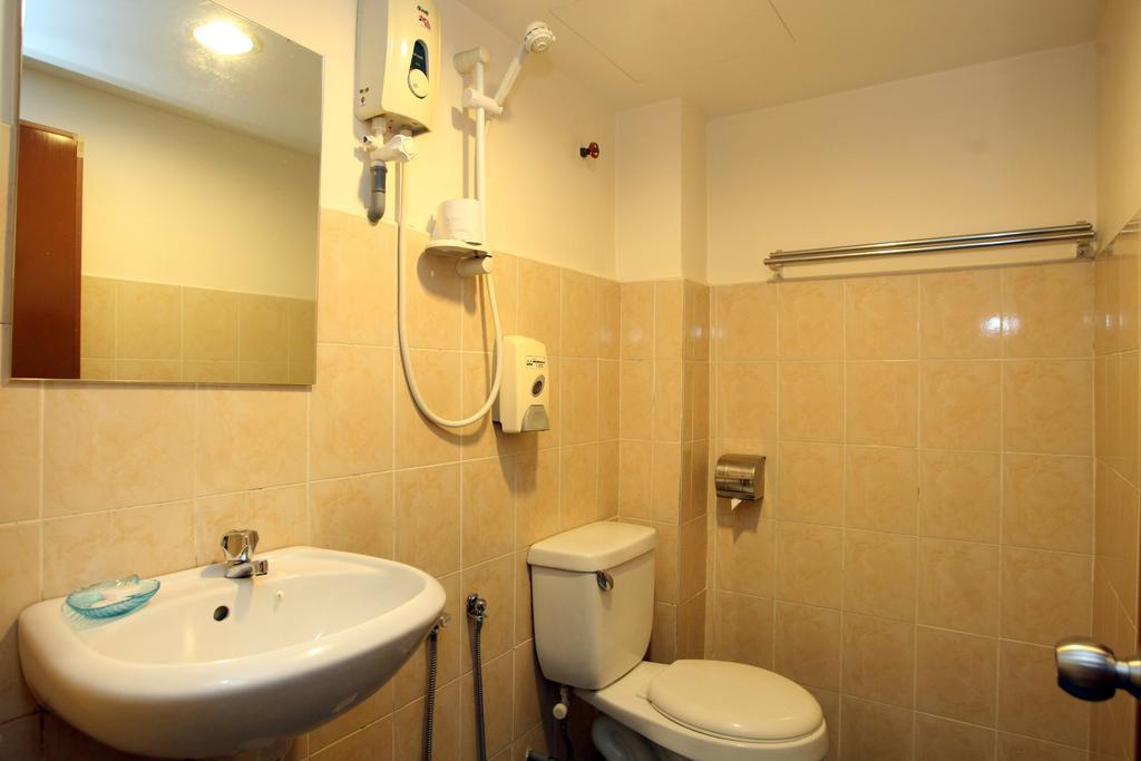 Uptown Hotel Каджанг Стая снимка