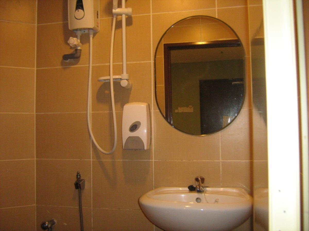 Uptown Hotel Каджанг Екстериор снимка