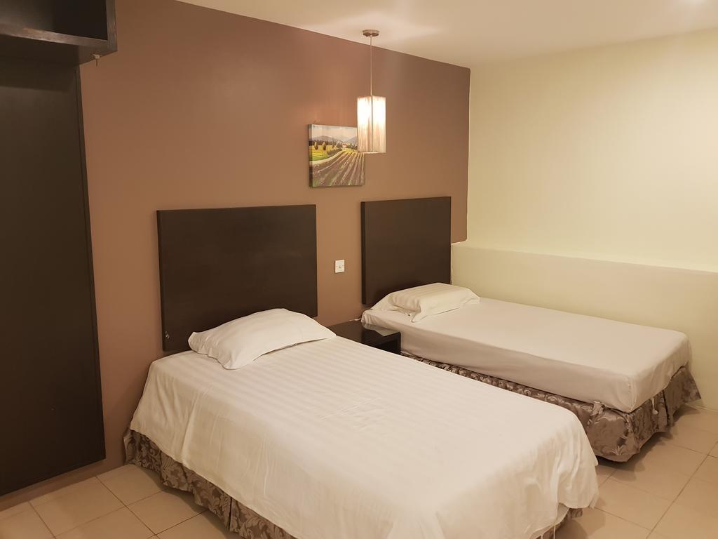 Uptown Hotel Каджанг Екстериор снимка