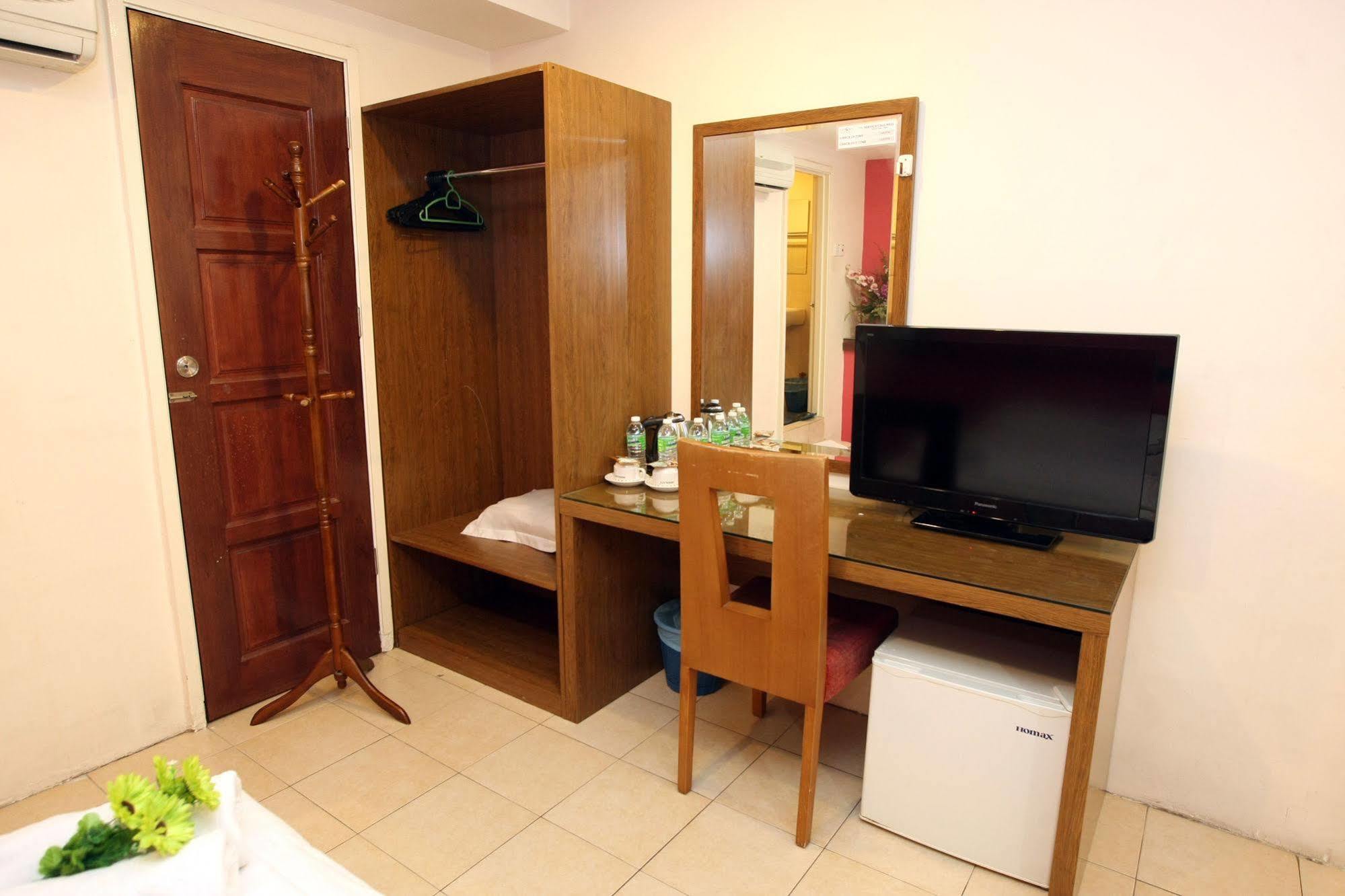 Uptown Hotel Каджанг Екстериор снимка