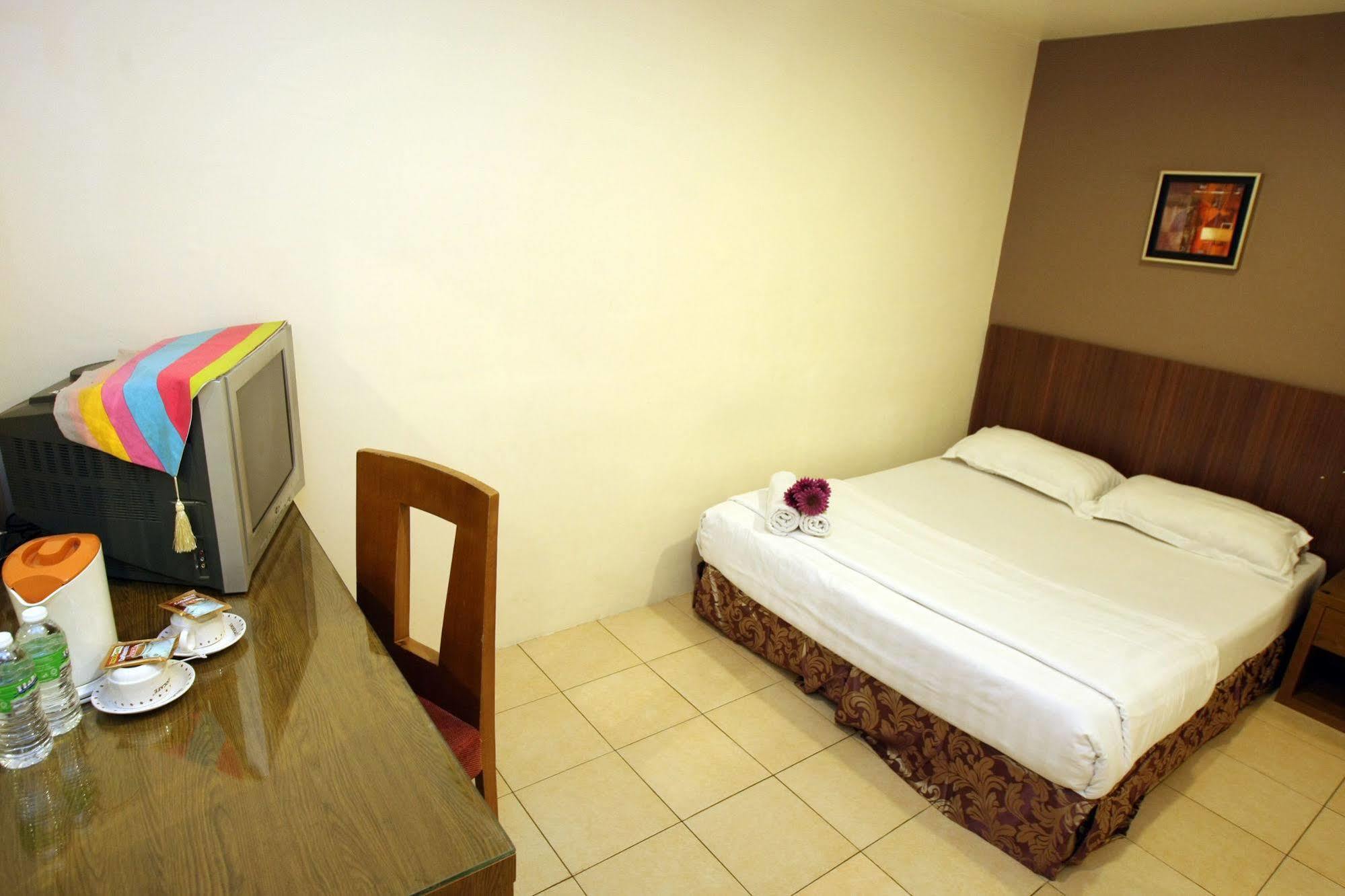 Uptown Hotel Каджанг Екстериор снимка