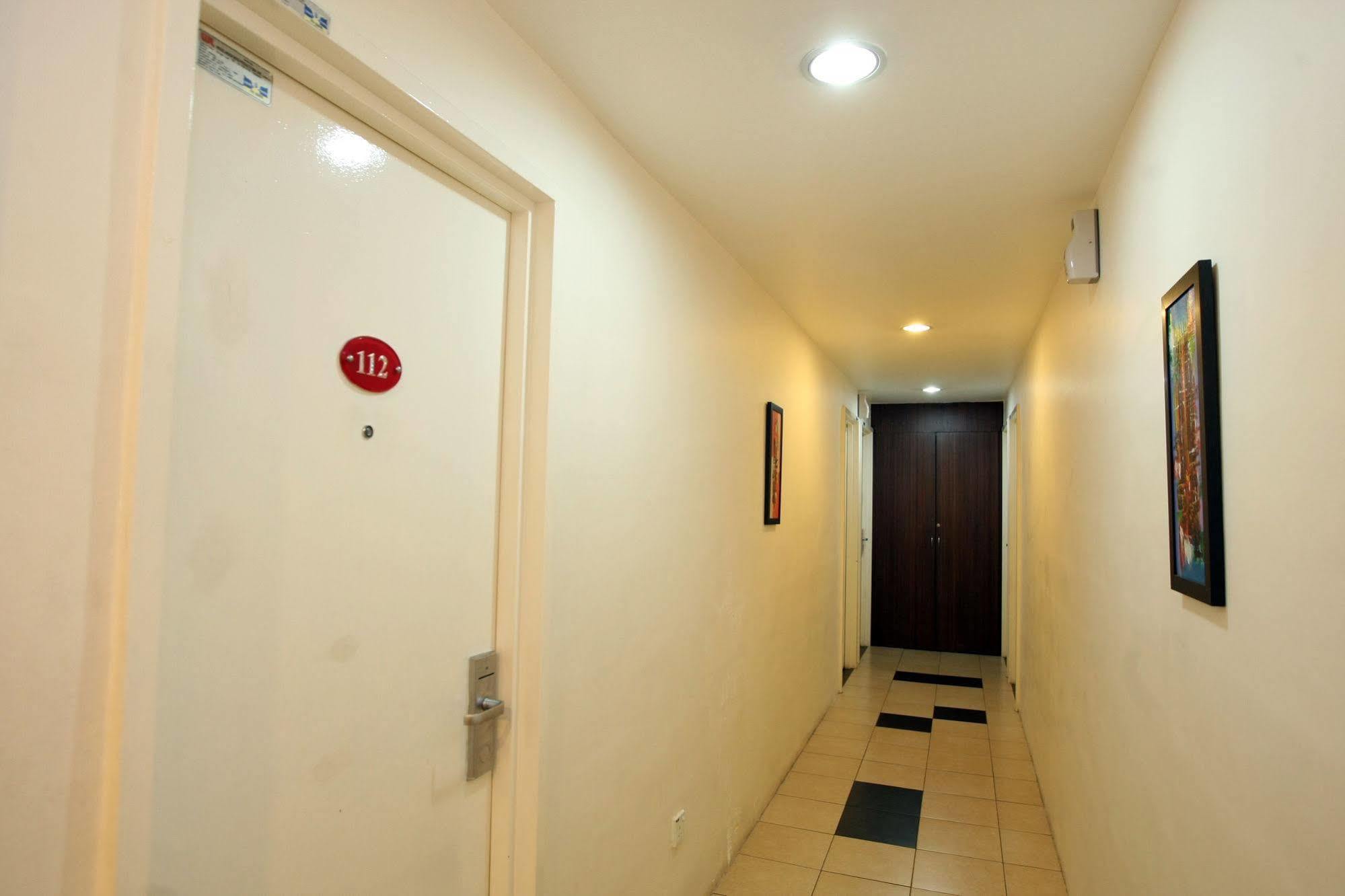 Uptown Hotel Каджанг Екстериор снимка