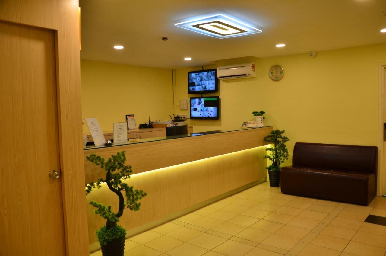Uptown Hotel Каджанг Екстериор снимка