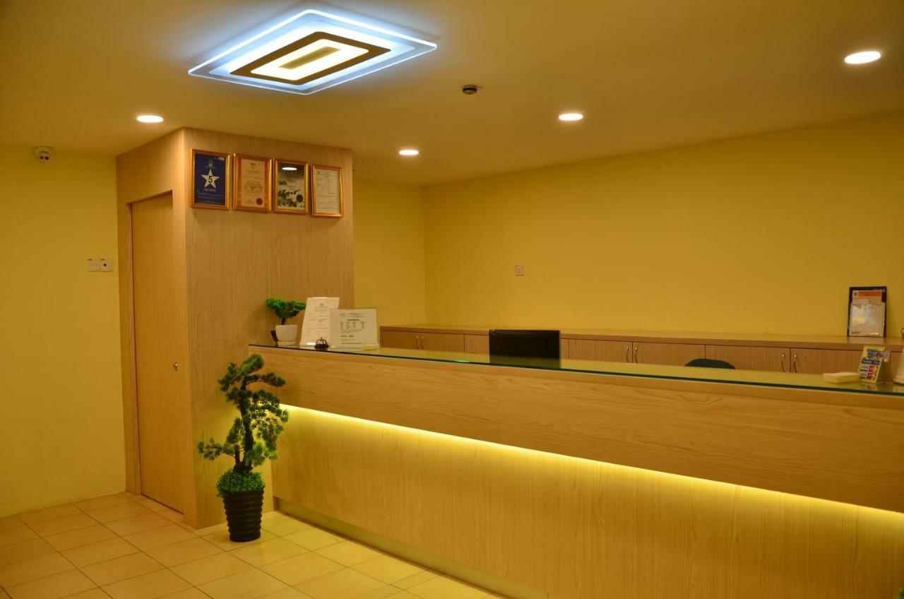 Uptown Hotel Каджанг Екстериор снимка