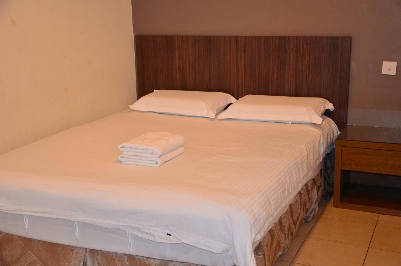 Uptown Hotel Каджанг Екстериор снимка