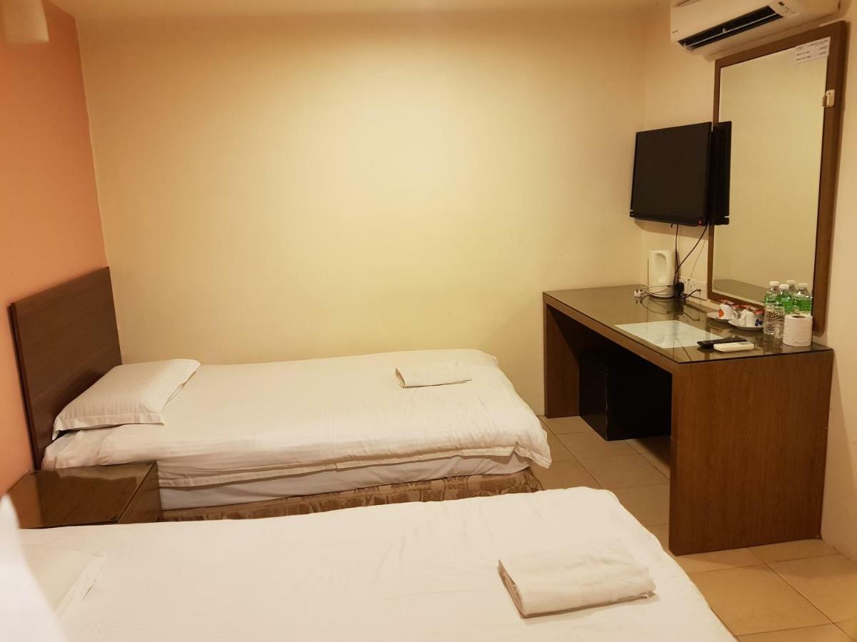 Uptown Hotel Каджанг Екстериор снимка