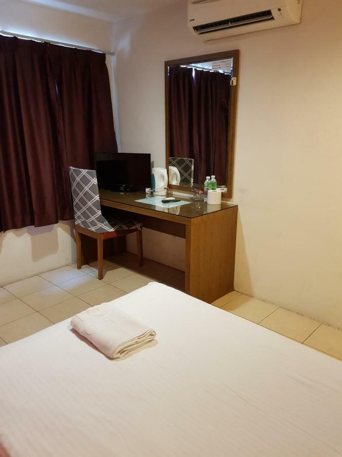 Uptown Hotel Каджанг Екстериор снимка