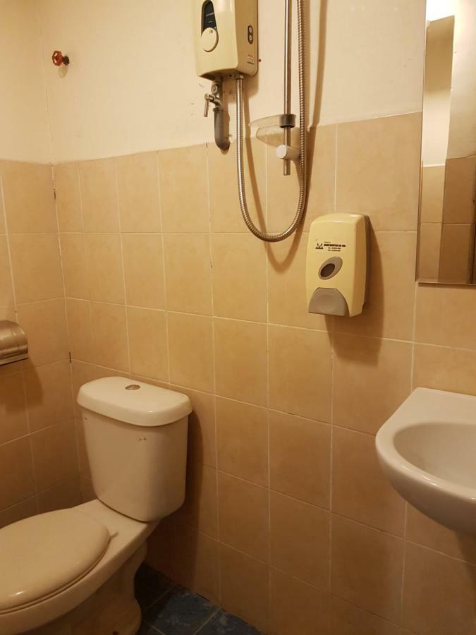Uptown Hotel Каджанг Екстериор снимка