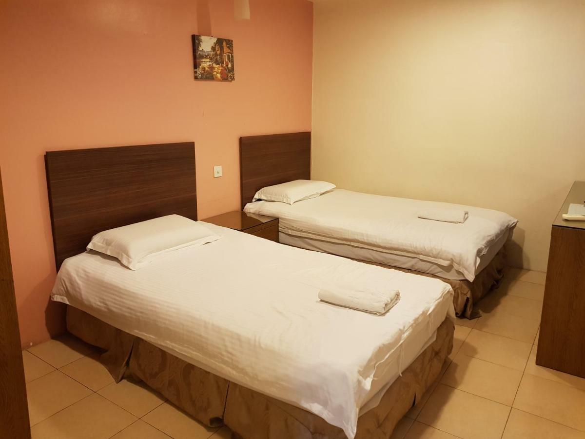 Uptown Hotel Каджанг Екстериор снимка