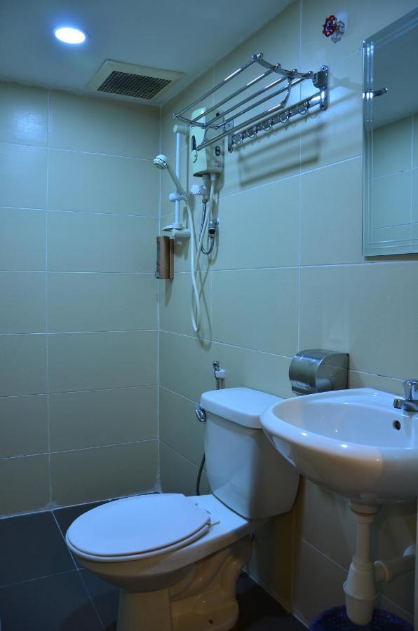 Uptown Hotel Каджанг Екстериор снимка
