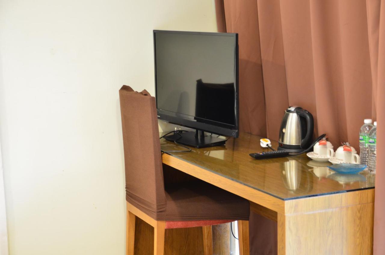 Uptown Hotel Каджанг Екстериор снимка