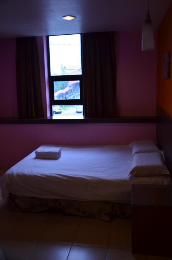 Uptown Hotel Каджанг Екстериор снимка