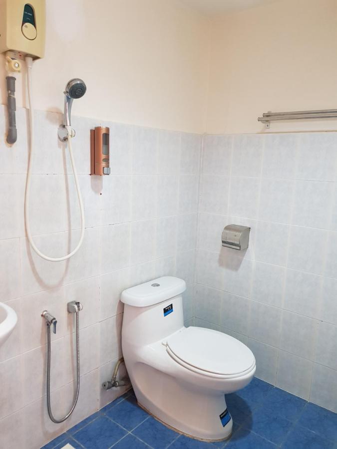 Uptown Hotel Каджанг Екстериор снимка